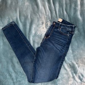 Hollister Super Skinny Jeans, size 7, Smoke free home